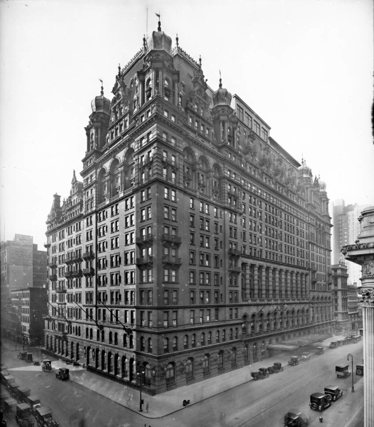 Waldorf-Astoria Hotel, Fifth Avenue from West 34th Street to West 33rd Street, New York, New York, late 1910s or early 1920s. (Photo by William J. Roege/The New York Historical Society/Getty Images)